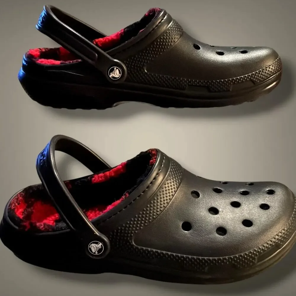 NWOT  Men's 9.5-10 Wmn's 11.5-12 CROCS Classic Lined Buffalo Check Clog Sandals
